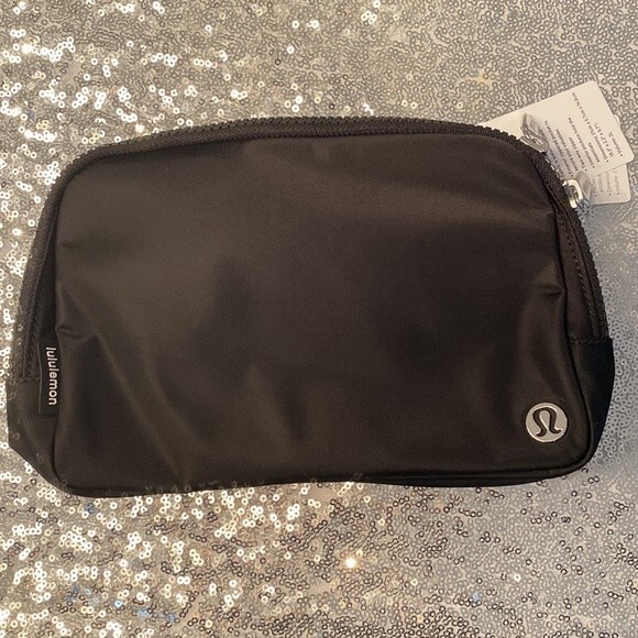 Large Lululemon Everywhere Belt Bag - Picture 2 of 10